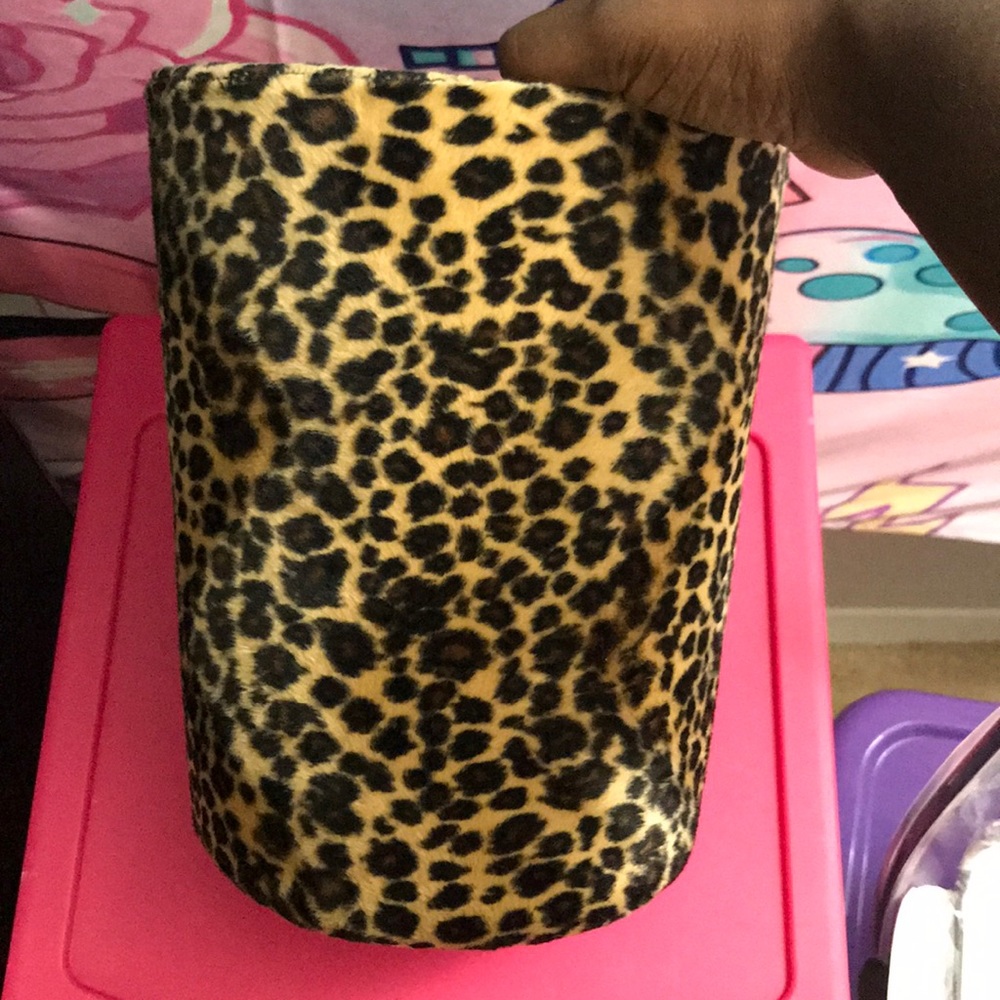 🗑Rare Faux Fur Leopard Print Sleeve Trash Bin🗑 - Picture 5 of 7
